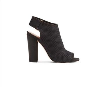 Beautiful peep toe block heels!